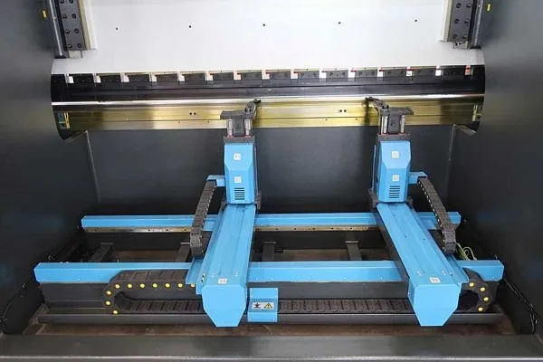 MetalTec HBC 170/3200 Листогибочный гидравлический пресс с ЧПУ MetalTec HBC 170/3200 Листогибочный гидравлический пресс с ЧПУ