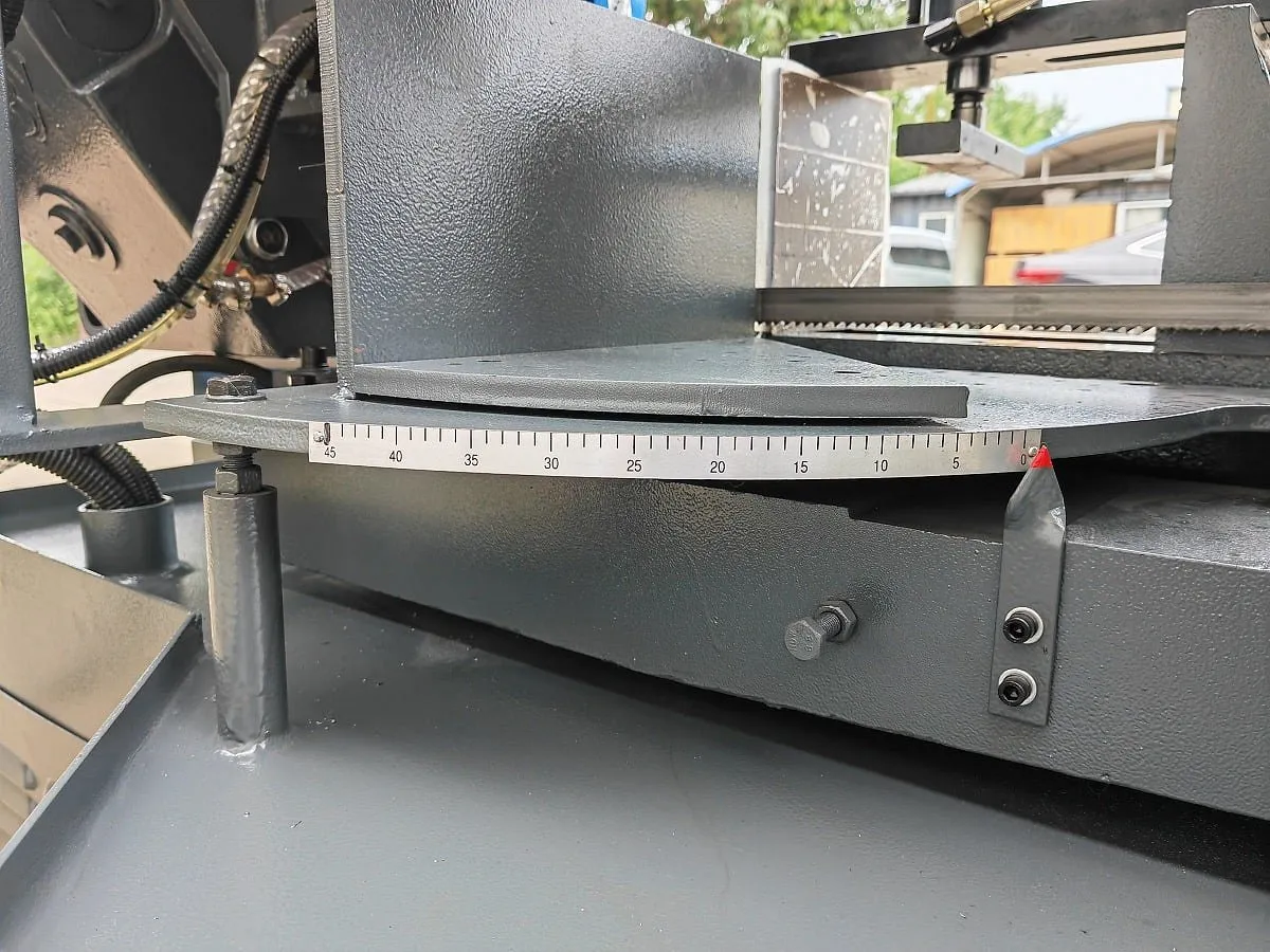 MetalTec BS 500 CZ ленточнопильный станок c поворотом пильного модуля под углом до 60° MetalTec BS 500 CZ ленточнопильный станок c поворотом пильного модуля под углом до 60°