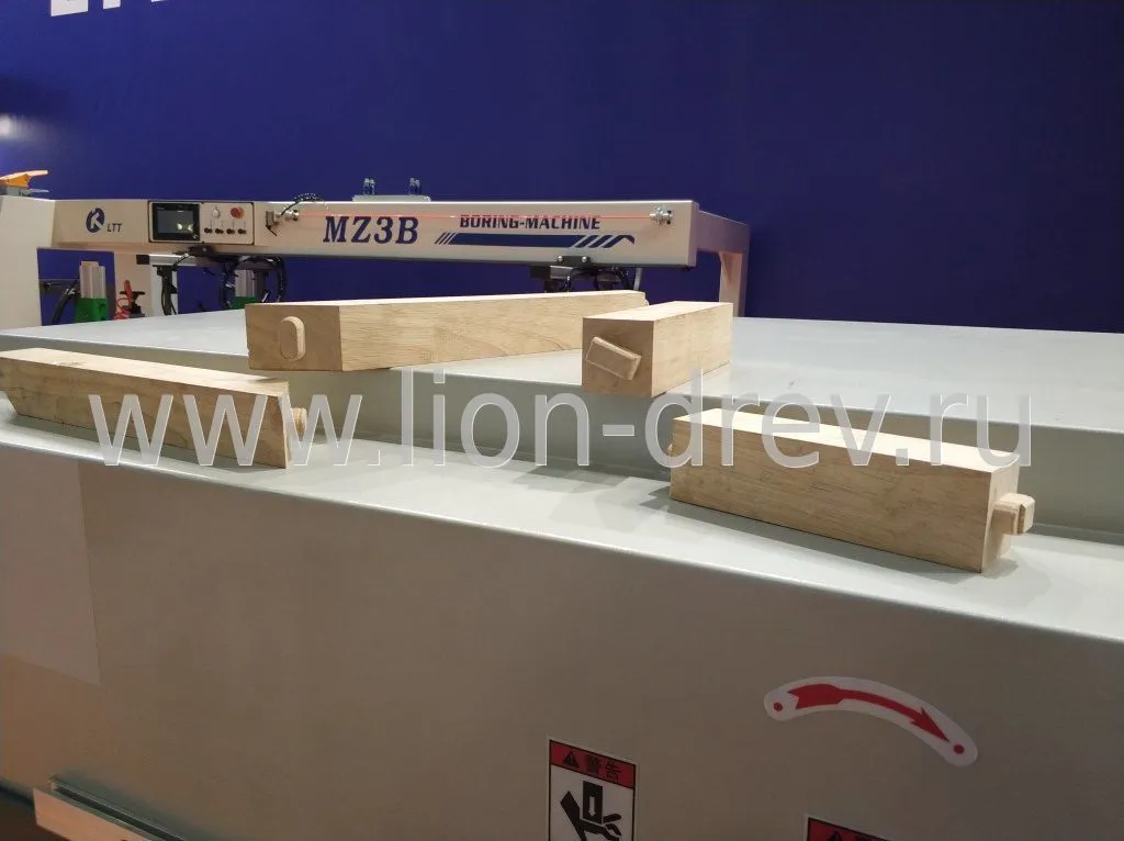 Фрезерный станок с ЧПУ для нарезания шипа стульев и столов CNC-200 Фрезерный станок с ЧПУ для нарезания шипа стульев и столов CNC-200