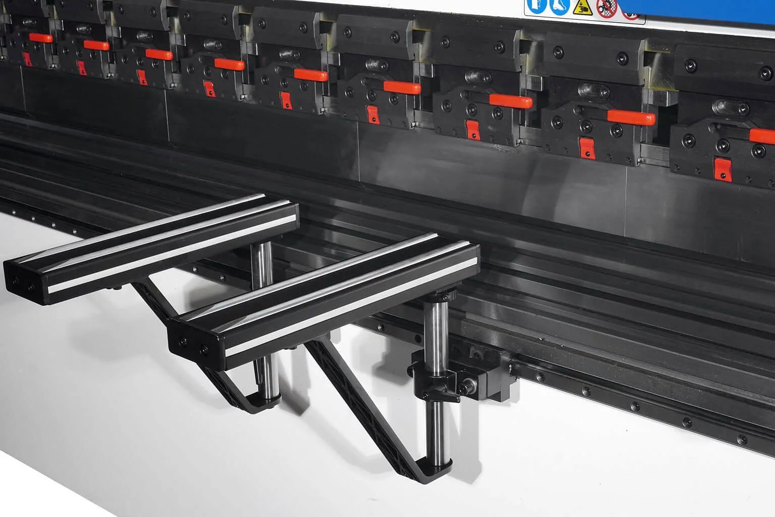 MetalTec HBM 80/2500C Листогибочные гидравлические прессы с ЧПУ контроллером TP10S MetalTec HBM 80/2500C Листогибочные гидравлические прессы с ЧПУ контроллером TP10S