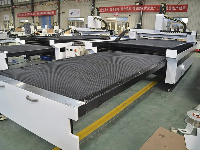 MetalTec 1530C (1500W) оптоволоконный лазерный станок для резки металла с ручной сменой рабочих столов MetalTec 1530C (1500W) оптоволоконный лазерный станок для резки металла с ручной сменой рабочих столов