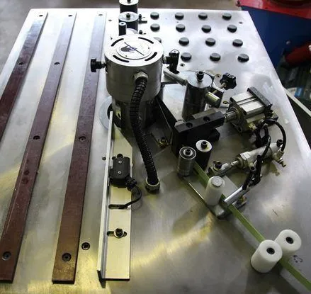Кромкооблицовочный станок с ручной подачей WoodTec VECTOR NEW Кромкооблицовочный станок с ручной подачей WoodTec VECTOR NEW