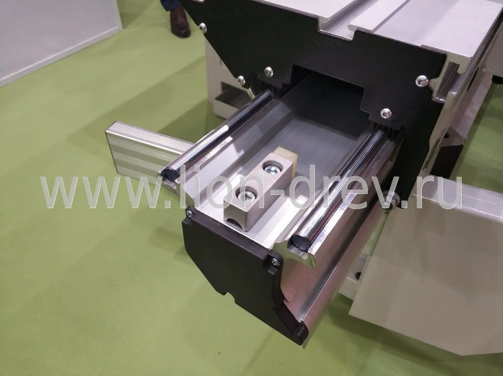 Форматно-раскроечный станок TS 6132 (MJ6132TC) Форматно-раскроечный станок TS 6132 (MJ6132TC)