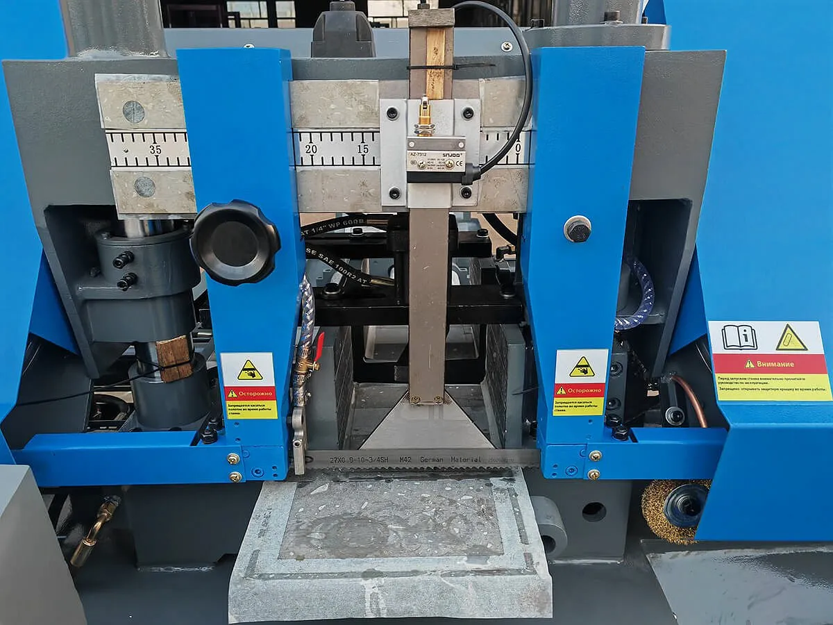Автоматический колонный ленточнопильный станок MetalTec BS 300 CA Автоматический колонный ленточнопильный станок MetalTec BS 300 CA