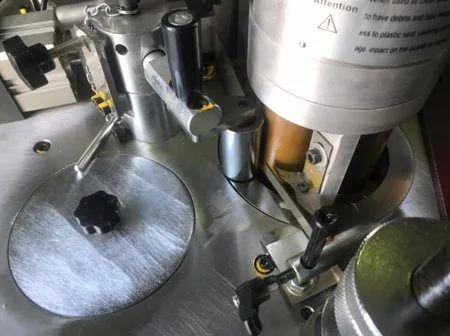 Кромкооблицовочный станок с ручной подачей WoodTec VECTOR NEW Кромкооблицовочный станок с ручной подачей WoodTec VECTOR NEW