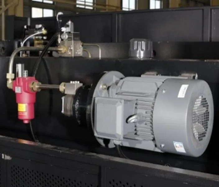 Гидравлический листогибочный пресс MetalTec HBM 125/2500 (Е22, инвертор заднего упора) Гидравлический листогибочный пресс MetalTec HBM 125/2500 (Е22, инвертор заднего упора)