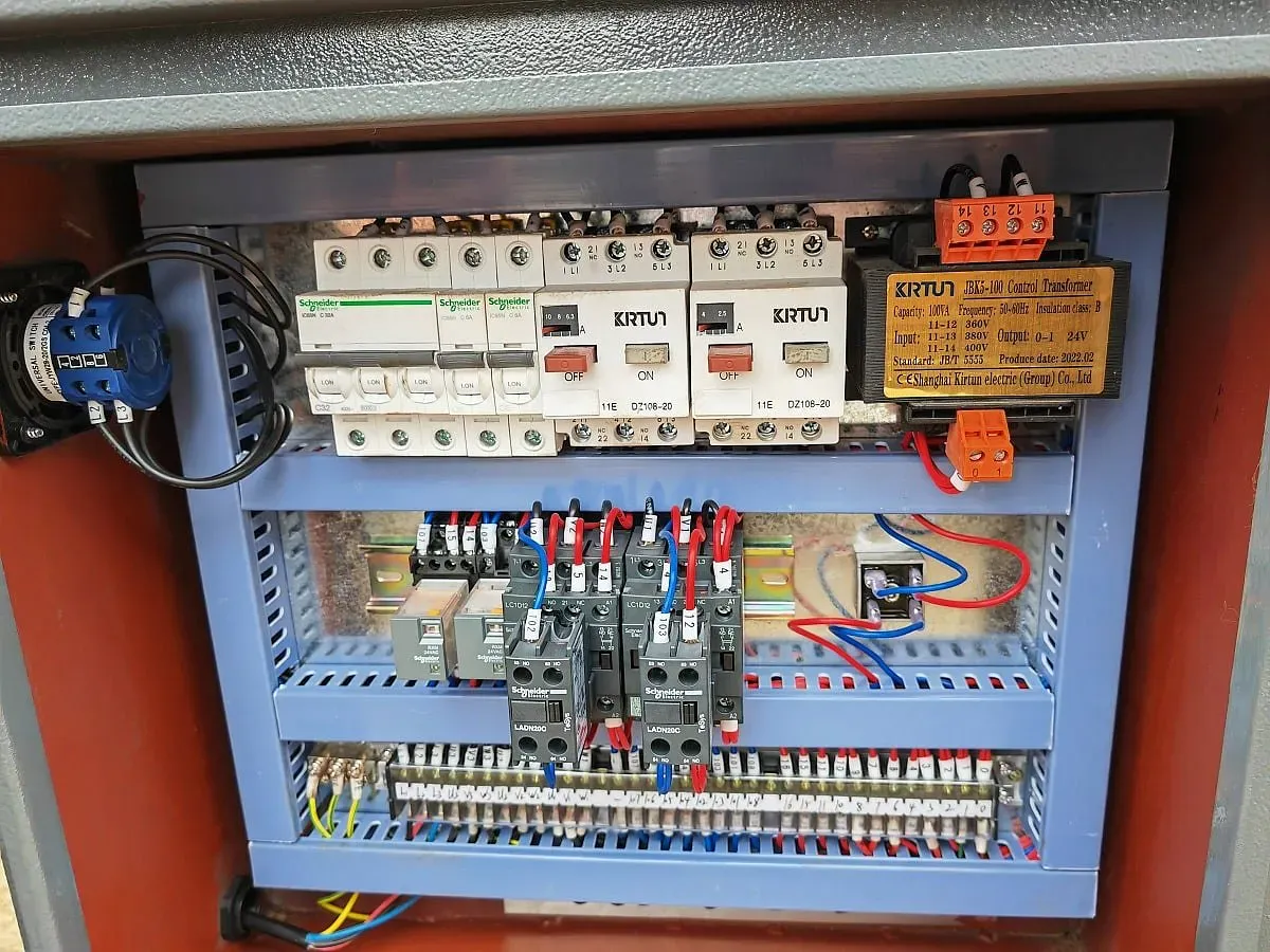 MetalTec BS 800 CH ленточнопильный станок для резки металла под углом 90° MetalTec BS 800 CH ленточнопильный станок для резки металла под углом 90°