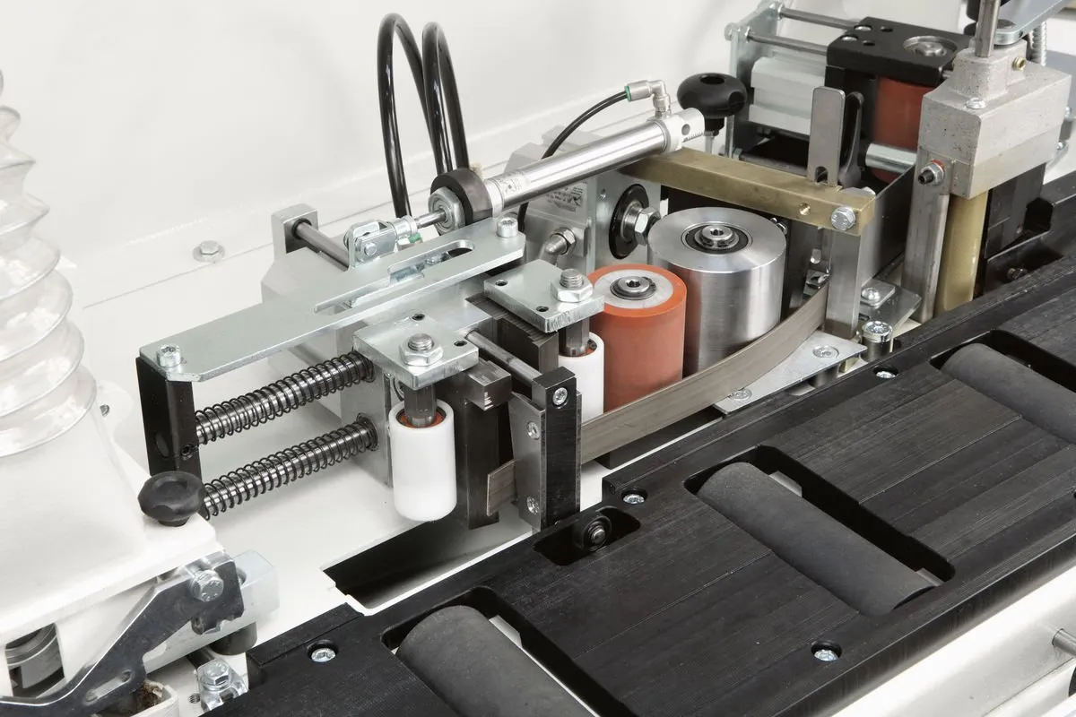 Кромкооблицовочный станок SCM Minimax me 20 Кромкооблицовочный станок SCM Minimax me 20