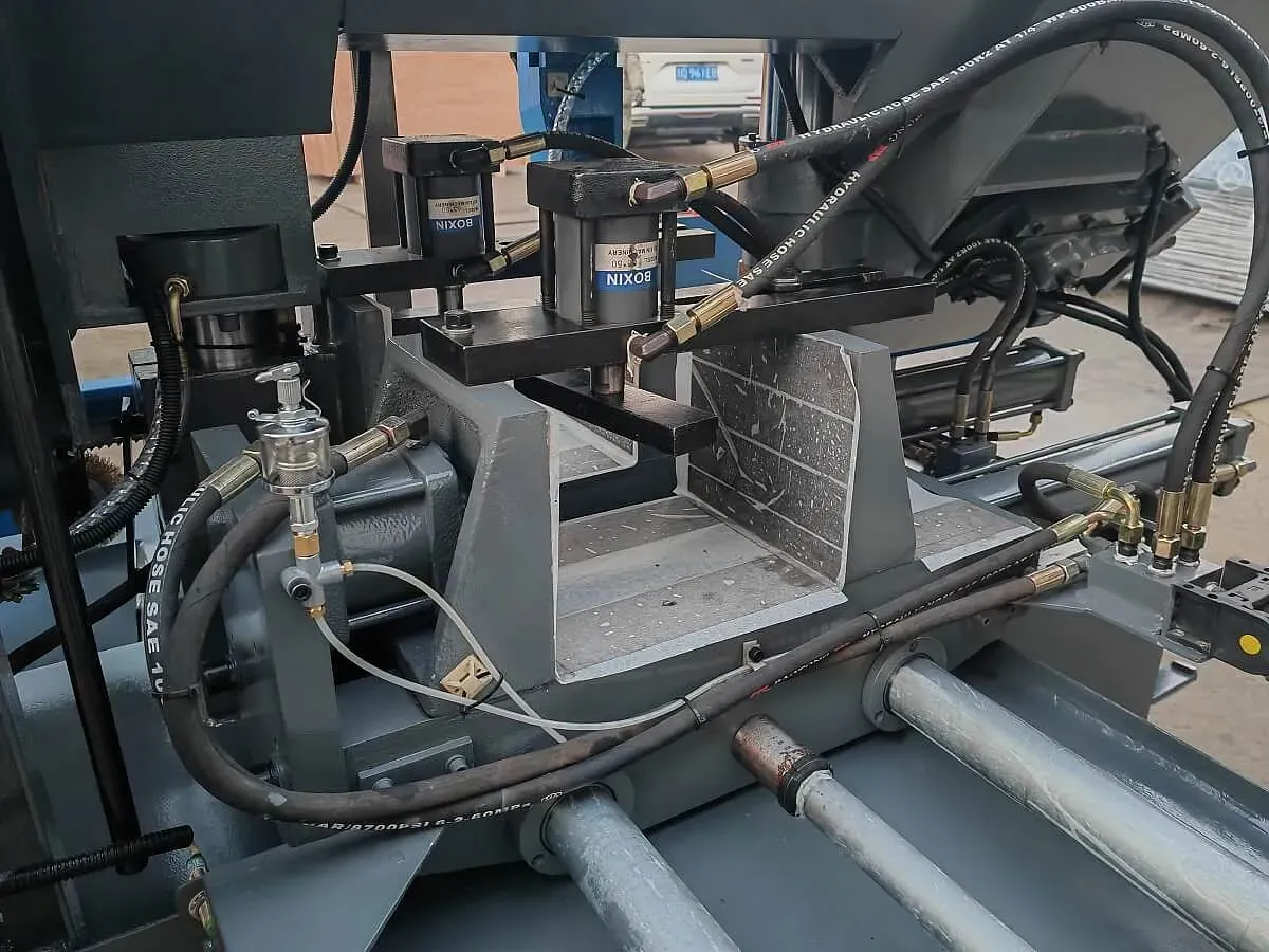 MetalTec BS 600 CA автоматический колонный ленточнопильный станок MetalTec BS 600 CA автоматический колонный ленточнопильный станок