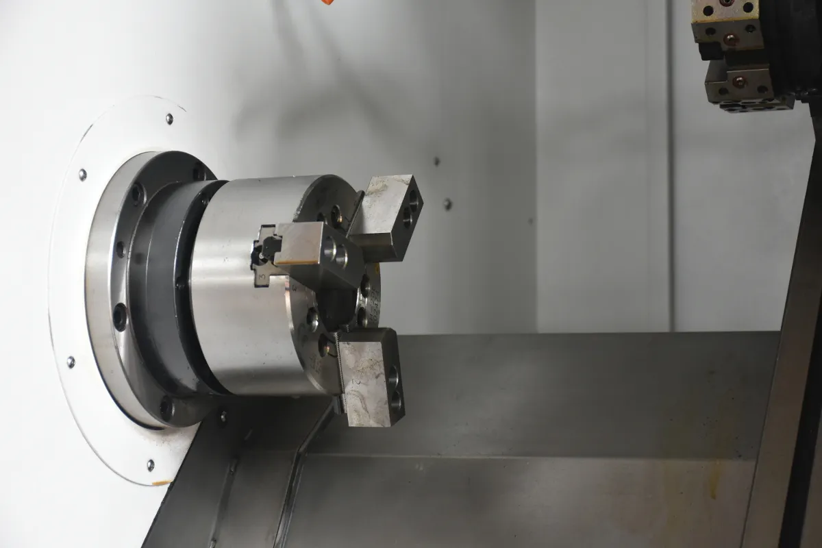 Токарный станок ЧПУ с наклонной станиной MetalTec TC 40 Токарный станок ЧПУ с наклонной станиной MetalTec TC 40