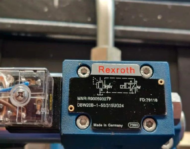 Гидравлический листогибочный пресс MetalTec HBM 125/3200M (Е22, ручная компенсация прогиба, инвертор заднего упора) Гидравлический листогибочный пресс MetalTec HBM 125/3200M (Е22, ручная компенсация прогиба, инвертор заднего упора)