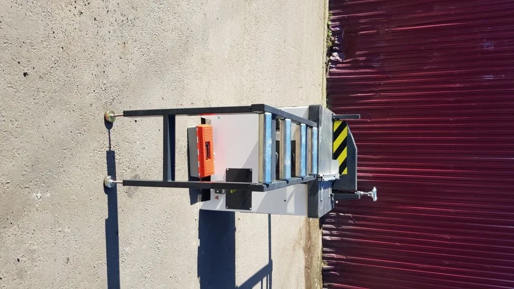 Торцовочный станок с нижним расположением пилы и пневматическим приводом мод.MJ274F Торцовочный станок с нижним расположением пилы и пневматическим приводом мод.MJ274F