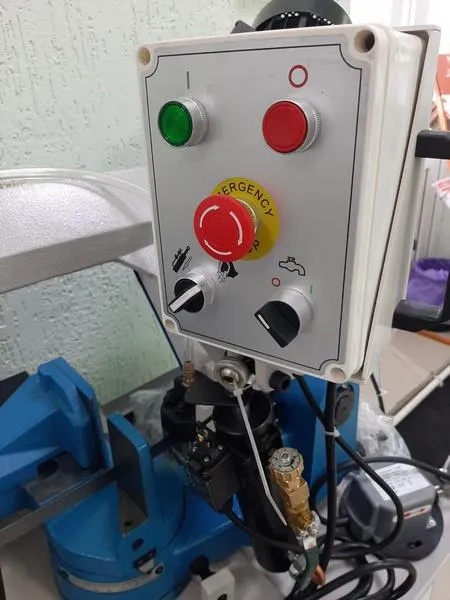 Ленточнопильный станок для резки металла MetalTec BS 170 FHE (380 V) Ленточнопильный станок для резки металла MetalTec BS 170 FHE (380 V)