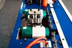 Кромкооблицовочный станок с снятием свесов и торцовкой DM-107 PRO Кромкооблицовочный станок с снятием свесов и торцовкой DM-107 PRO