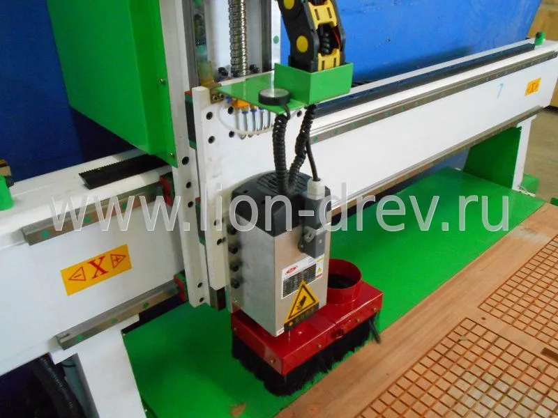 Фрезерный станок с ЧПУ LTT-2140 Фрезерный станок с ЧПУ LTT-2140