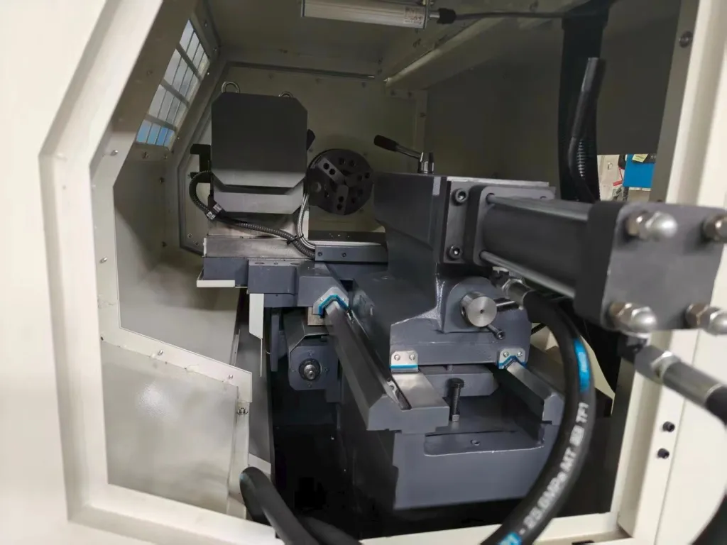 Токарный станок с горизонтальной станиной REX-ON RX50х1000 Токарный станок с горизонтальной станиной REX-ON RX50х1000