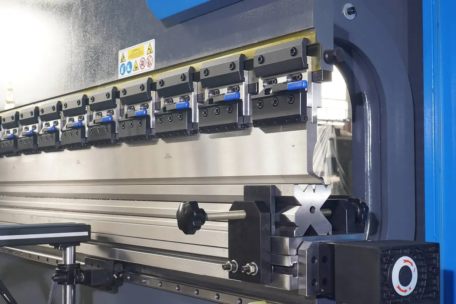 MetalTec HBC 90/2500 4+1 ЧПУ МТ-15 Листогибочный пресс с ЧПУ MetalTec HBC 90/2500 4+1 ЧПУ МТ-15 Листогибочный пресс с ЧПУ