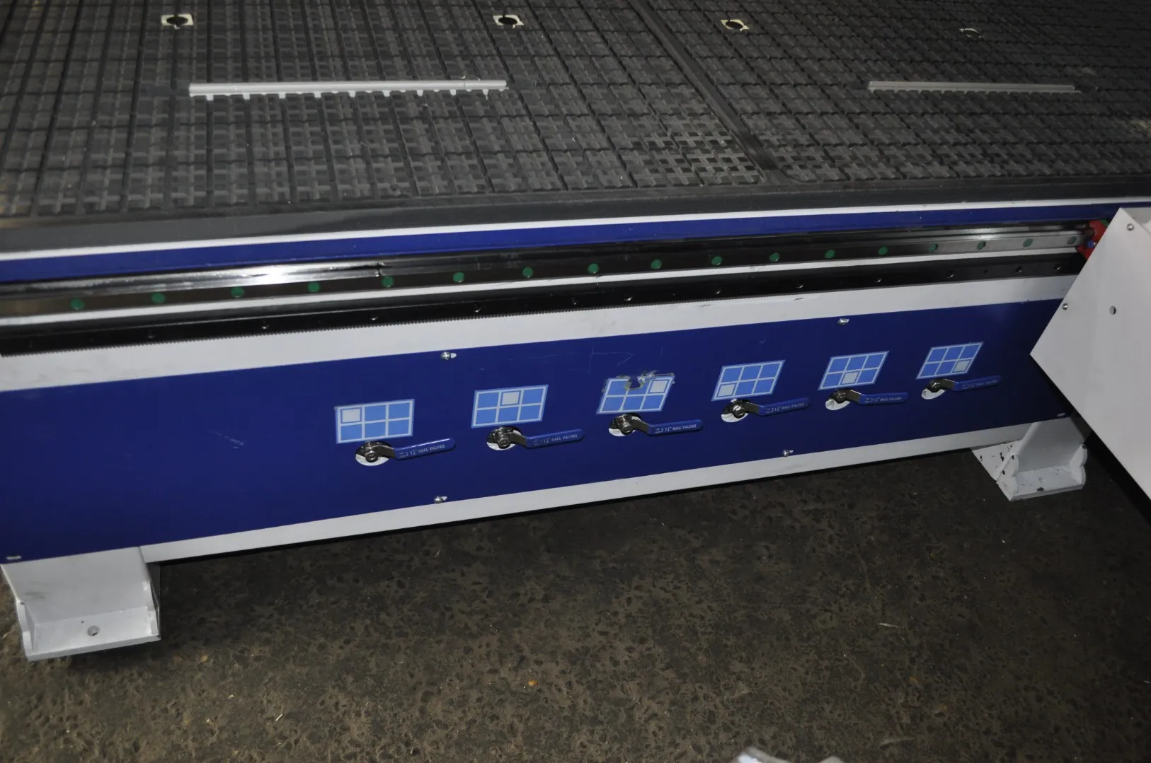 Фрезерный станок с ЧПУ LTT-2130ASDH c гибридным приводом и вакуумной подготовкой Фрезерный станок с ЧПУ LTT-2130ASDH c гибридным приводом и вакуумной подготовкой