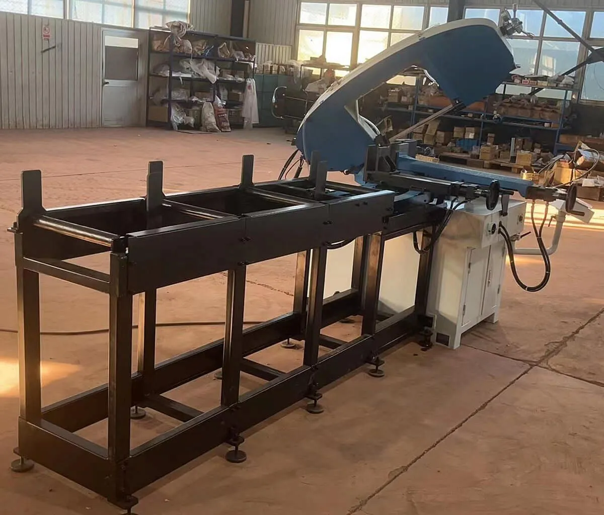Автоматический ленточнопильный станок для резки металла MetalTec BS 270 FA Автоматический ленточнопильный станок для резки металла MetalTec BS 270 FA