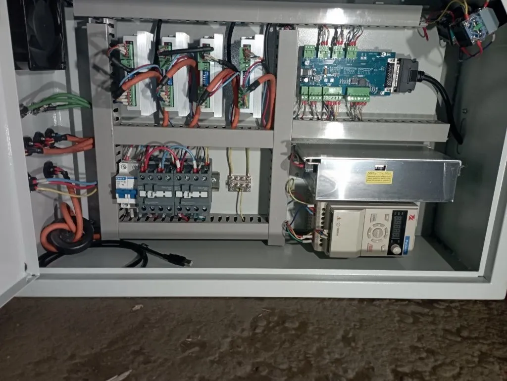Фрезерный станок с ЧПУ LTT-1012 PLUS Фрезерный станок с ЧПУ LTT-1012 PLUS