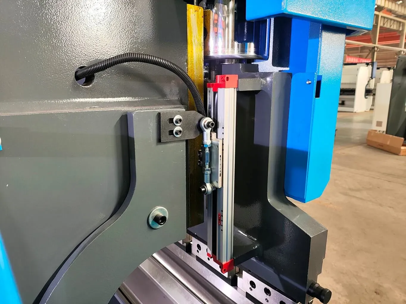 MetalTec HBC 90/2500 4+1 ЧПУ МТ-15 Листогибочный пресс с ЧПУ MetalTec HBC 90/2500 4+1 ЧПУ МТ-15 Листогибочный пресс с ЧПУ