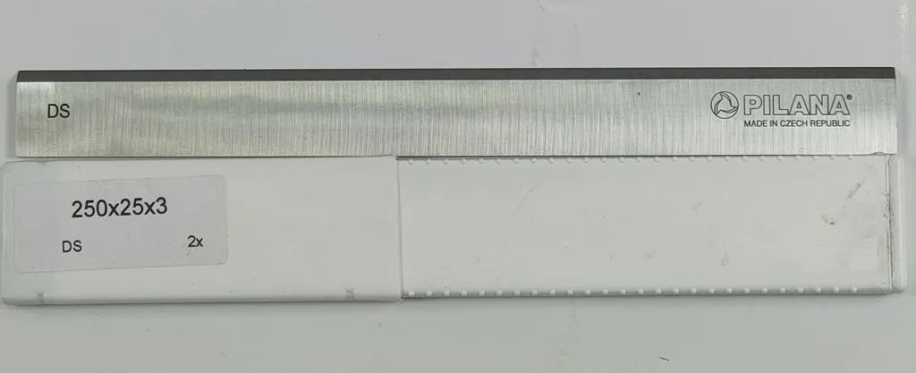Нож строгальный "Pilana" DS 250х25х3 Нож строгальный "Pilana" DS 250х25х3
