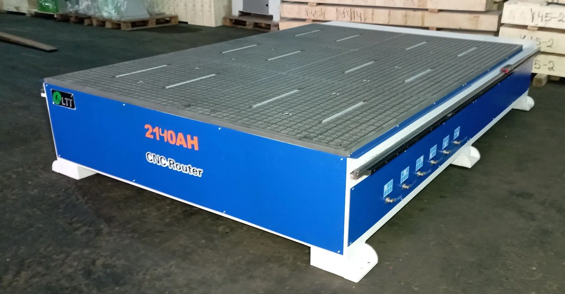Фрезерно-гравировальный станок с ЧПУ мод. LTT-2140AH c ручной сменой инструмента и вакуумным столом Фрезерно-гравировальный станок с ЧПУ мод. LTT-2140AH c ручной сменой инструмента и вакуумным столом