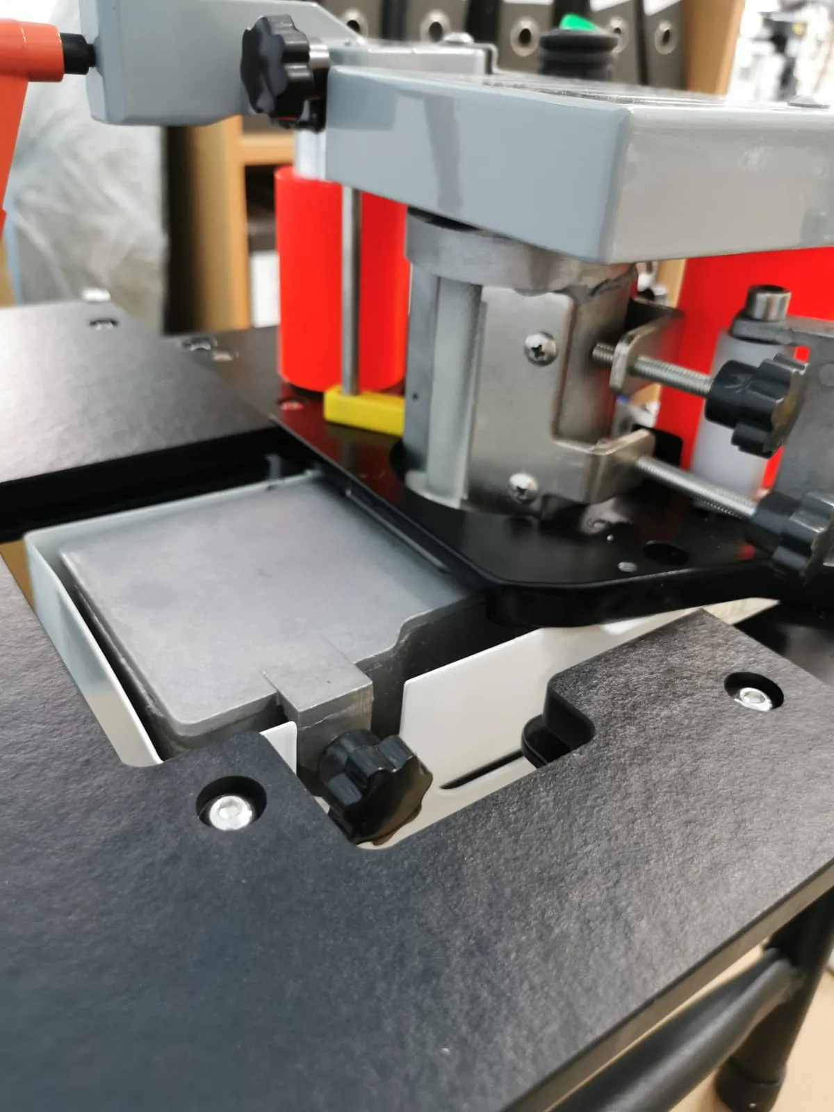 Ручной станок для облицовывания кромок WoodTec KM 40 Ручной станок для облицовывания кромок WoodTec KM 40