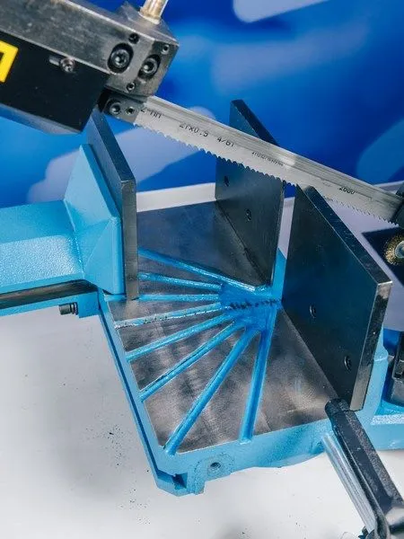 Ленточнопильный станок для резки металла MetalTec BS 250 FHE Ленточнопильный станок для резки металла MetalTec BS 250 FHE