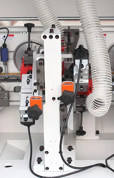 Станок для облицовывания кромок мебельных деталей WoodTec EdgeMatic 600C PRO Станок для облицовывания кромок мебельных деталей WoodTec EdgeMatic 600C PRO
