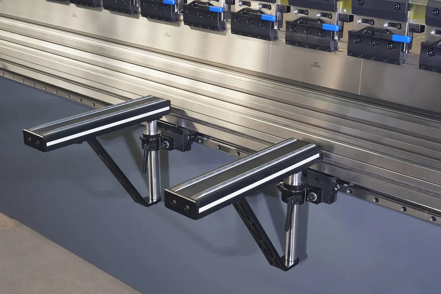 MetalTec HBC 70/2500 4+1 ЧПУ МТ-15 Листогибочный пресс с ЧПУ MetalTec HBC 70/2500 4+1 ЧПУ МТ-15 Листогибочный пресс с ЧПУ