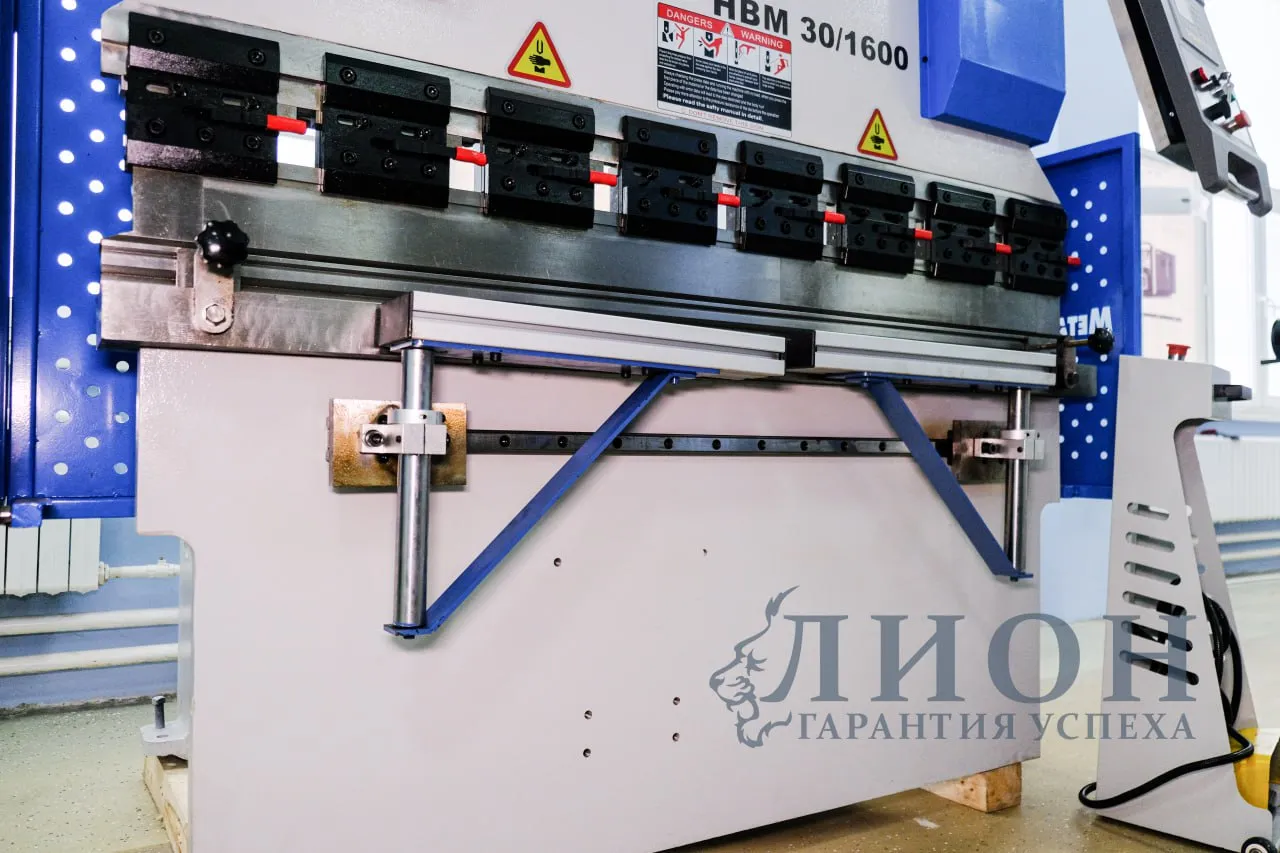 Гидравлический листогибочный пресс MetalTec HBM 30/1600 (E22) Гидравлический листогибочный пресс MetalTec HBM 30/1600 (E22)